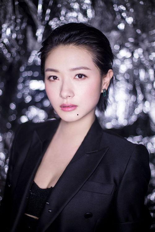 黑料是什么 万茜自爆一年潜七次,一年潜入七次，真相究竟如何？