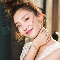 女明星资讯,揭秘女明星们的时尚风采与幕后故事